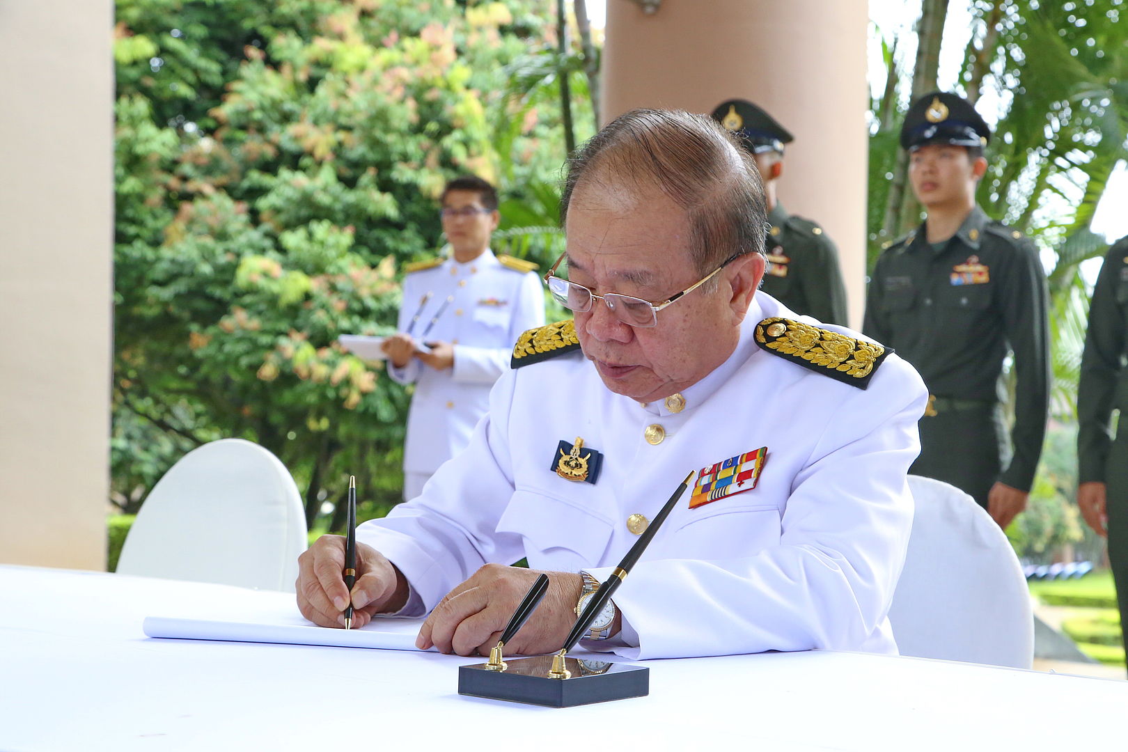 มฟล.จัดพิธีลงนามถวายพระพรสมเด็จพระเจ้าอยู่หัวมหาวชิราลงกรณ บดินทรเทพยวรางกูร 