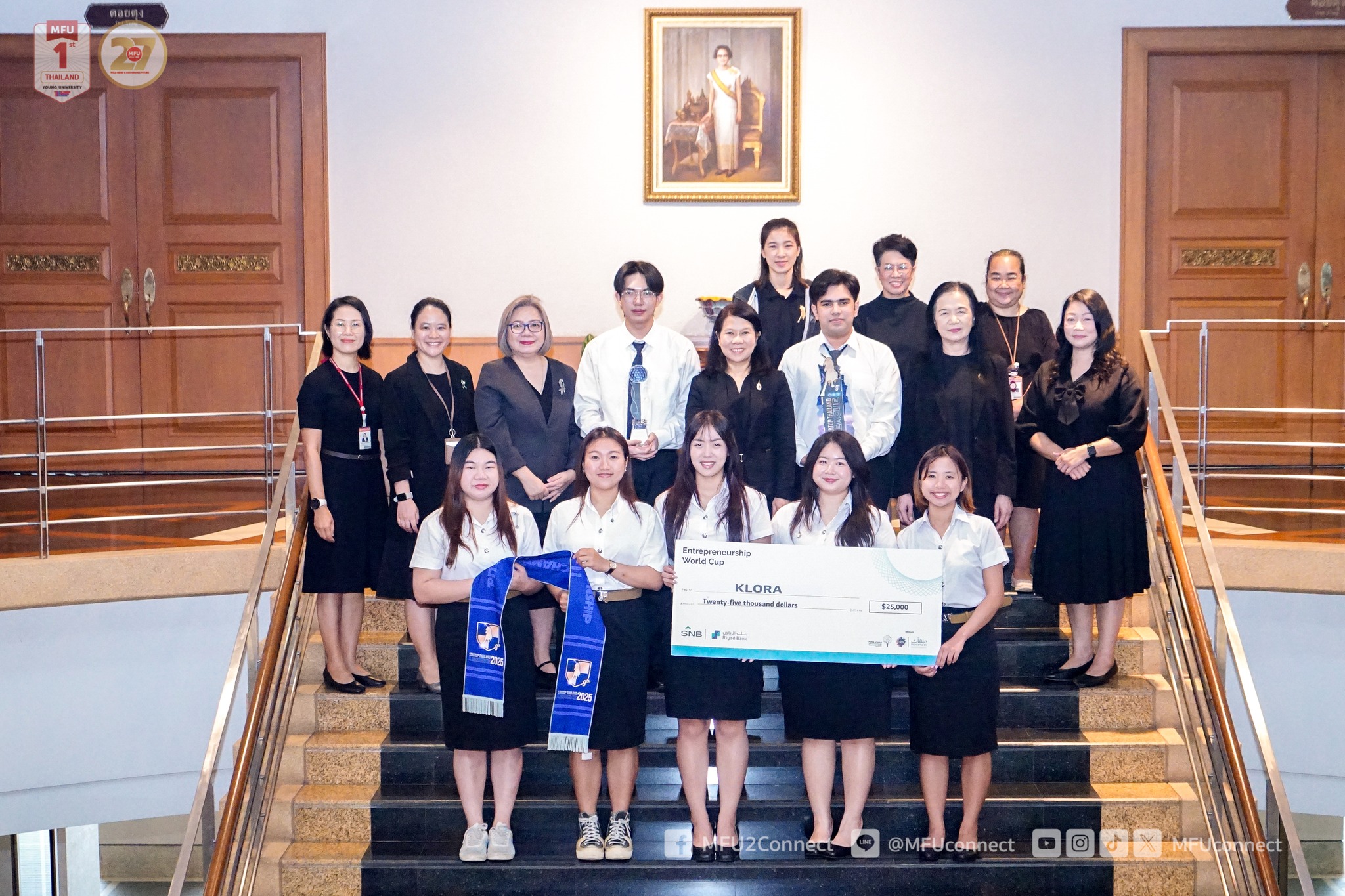 อธิการบดีมอบโอวาทและแสดงความยินดีทีมนักศึกษา “KLORA” สตาร์ทอัพไทยผู้พัฒนานวัตกรรม “เม็ดฟู่ฟื้นฟูดอกไม้” ที่คว้ารางวัล รองชนะเลิศอันดับ 1 ประเภท Idea Stage 