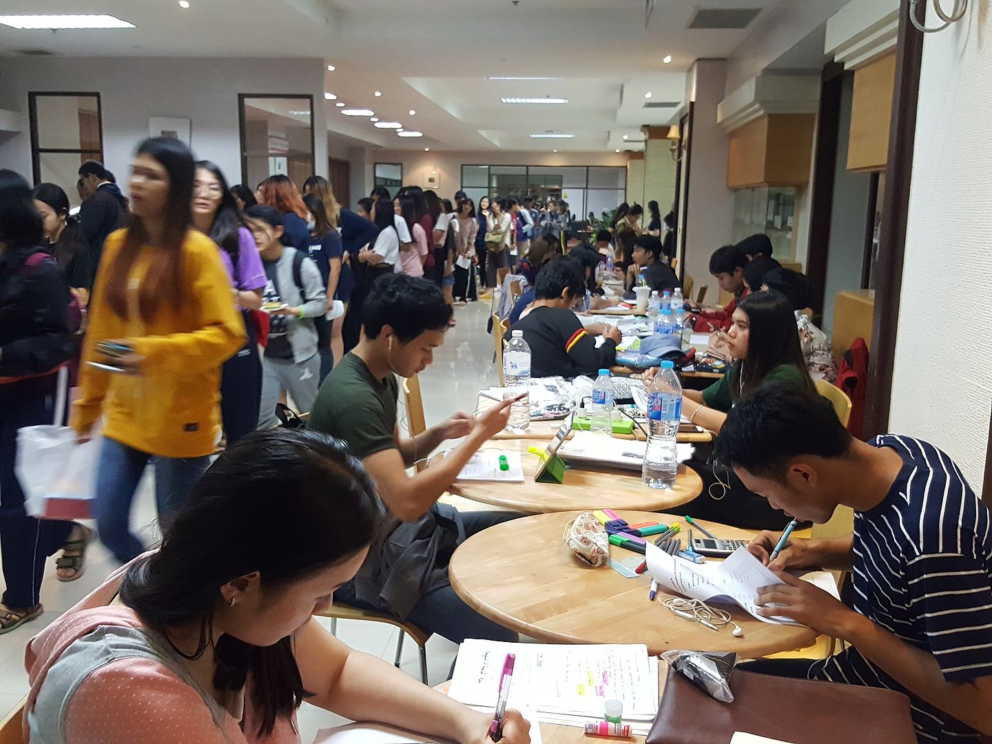 MFU News : Library_special_night__9_.jpg