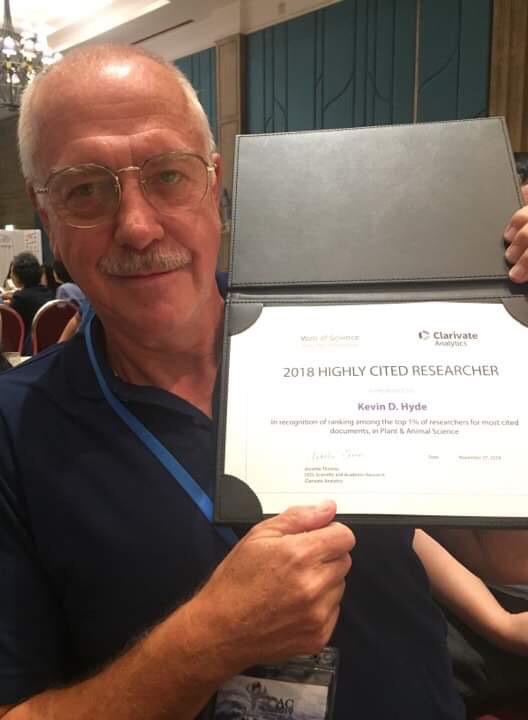 Professor Emeritus Dr.Kevin D. Hyde เข้ารับรางวัล Highly cited Researcher 2018 