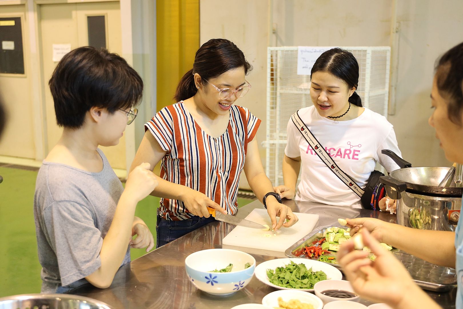MFU News : MFU_Thai_cooking_class__4_.JPG