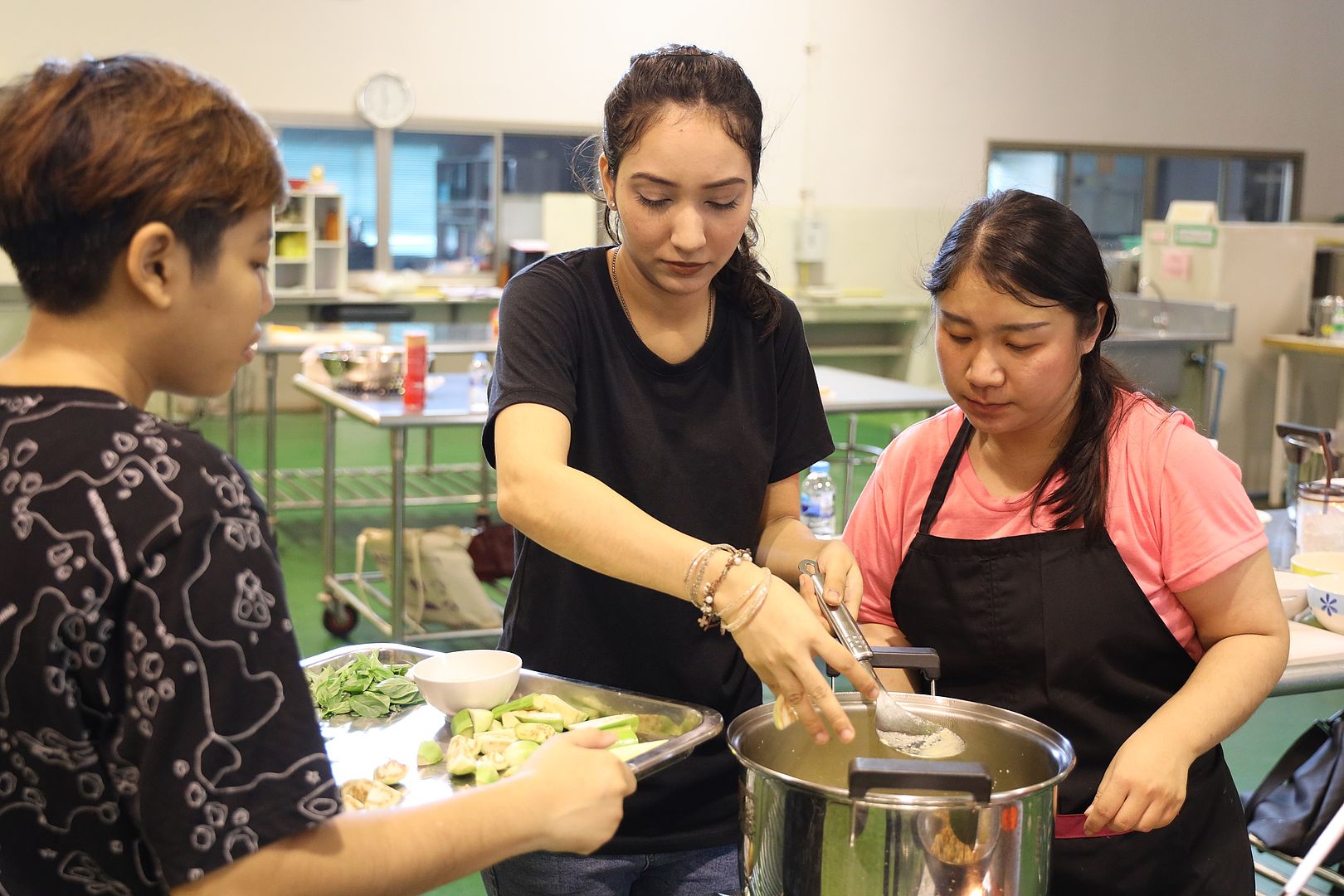 MFU News : MFU_Thai_cooking_class__6_.JPG