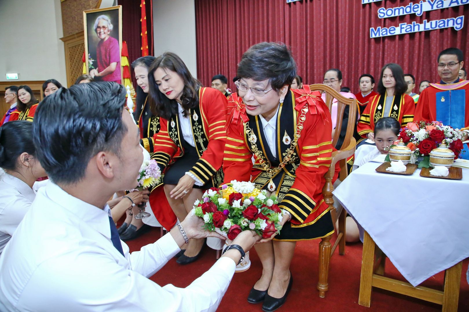 MFU News : MFU_wai_khru__1_.JPG