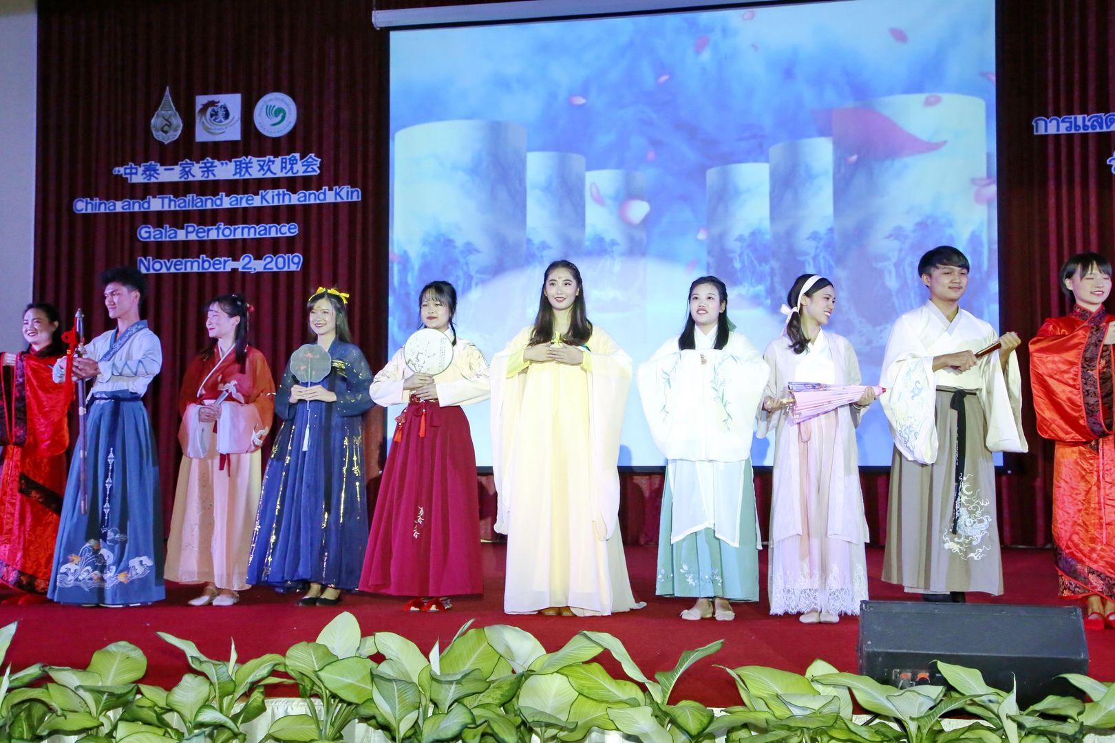 MFU News : MFU_Thai_Chinese_Perform__2_.JPG