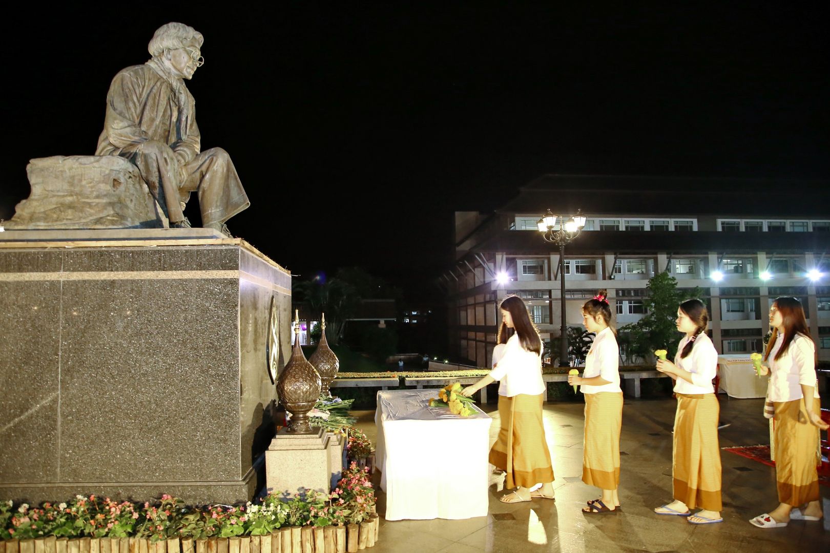 MFU News : Wai_sa_Mae_Fah_Luang__9_.JPG