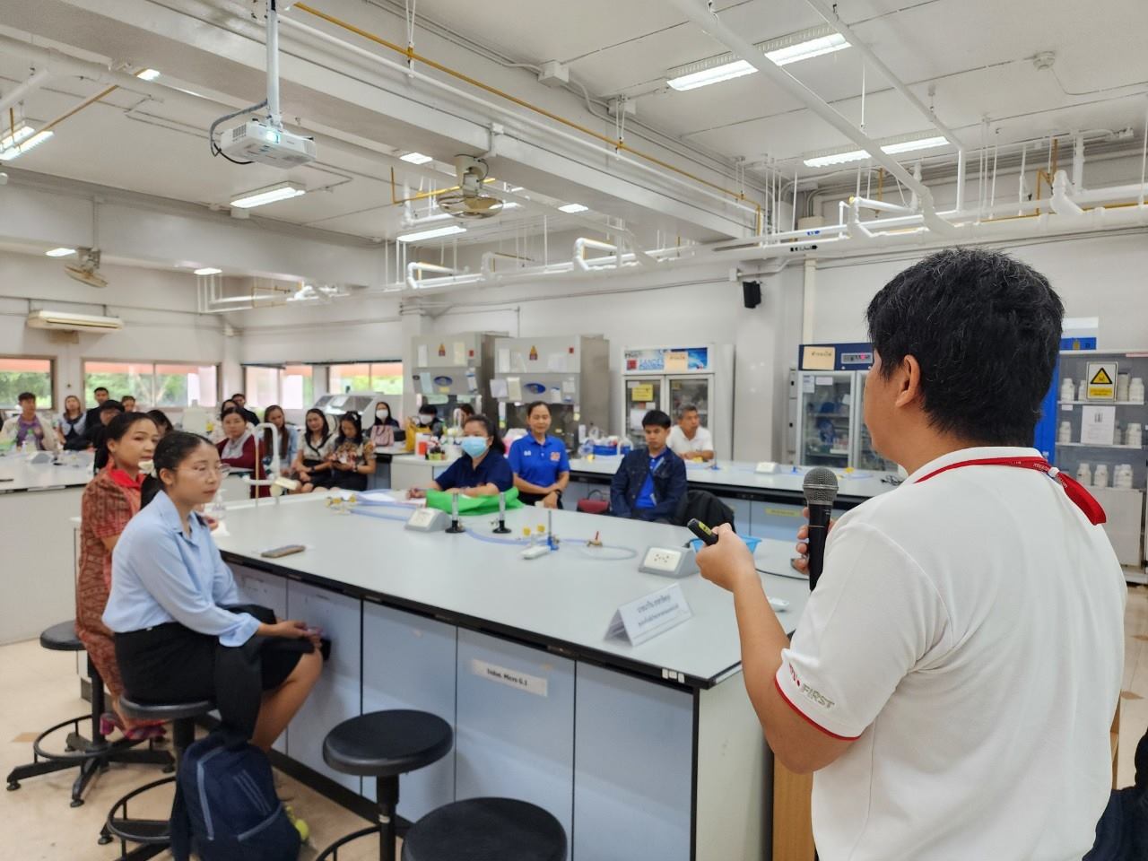 MFU News : LINE_ALBUM_อบรมห่องเรียนวิทย_240612_33.jpg
