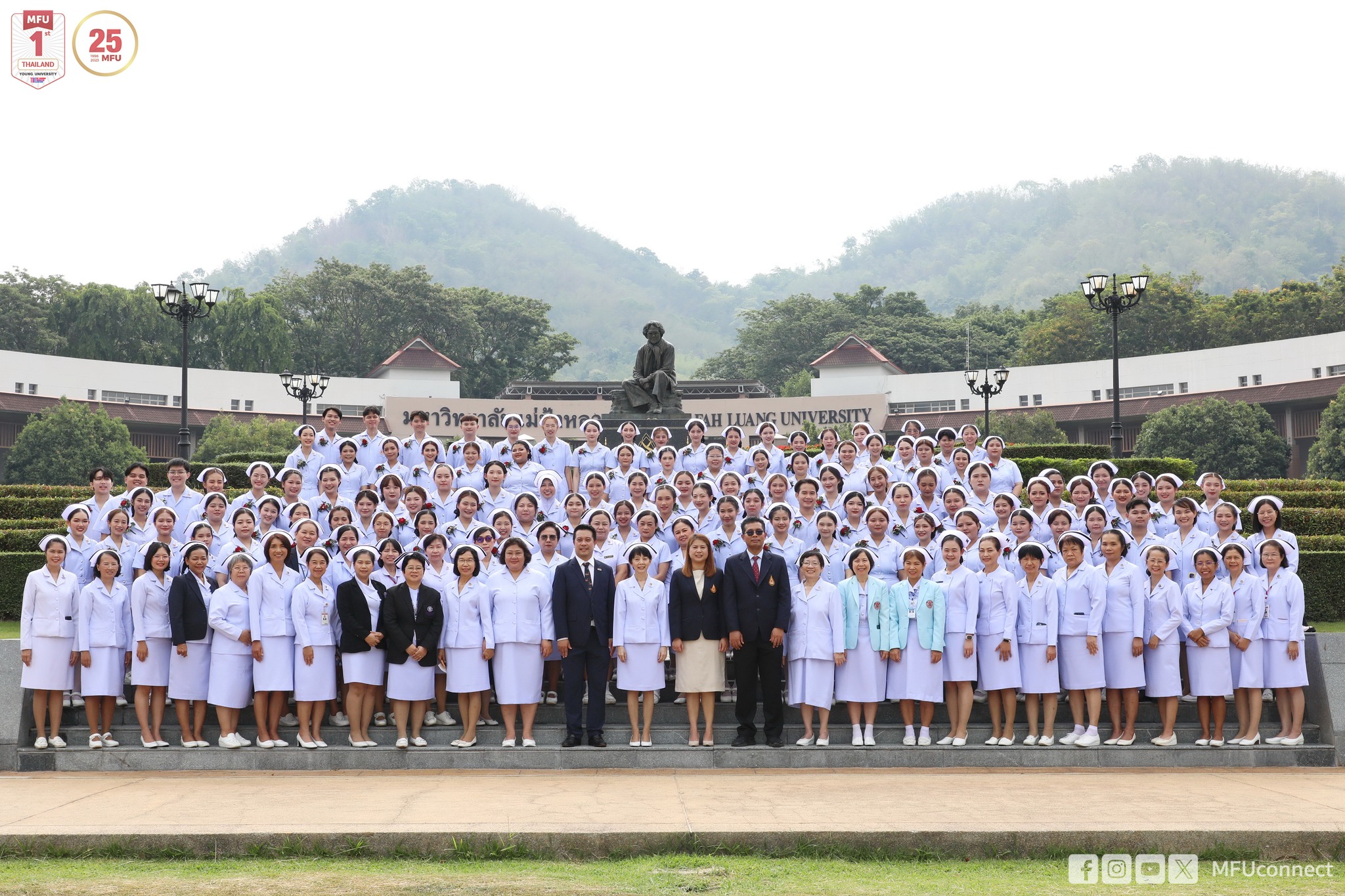 พยาบาลศาสตร์ มฟล. จัดพิธีประกาศการสำเร็จการศึกษาให้แก่นักศึกษาพยาบาล รุ่นที่ 14 ผู้บริหาร คณาจารย์และครอบครัว ร่วมแสดงความยินดี