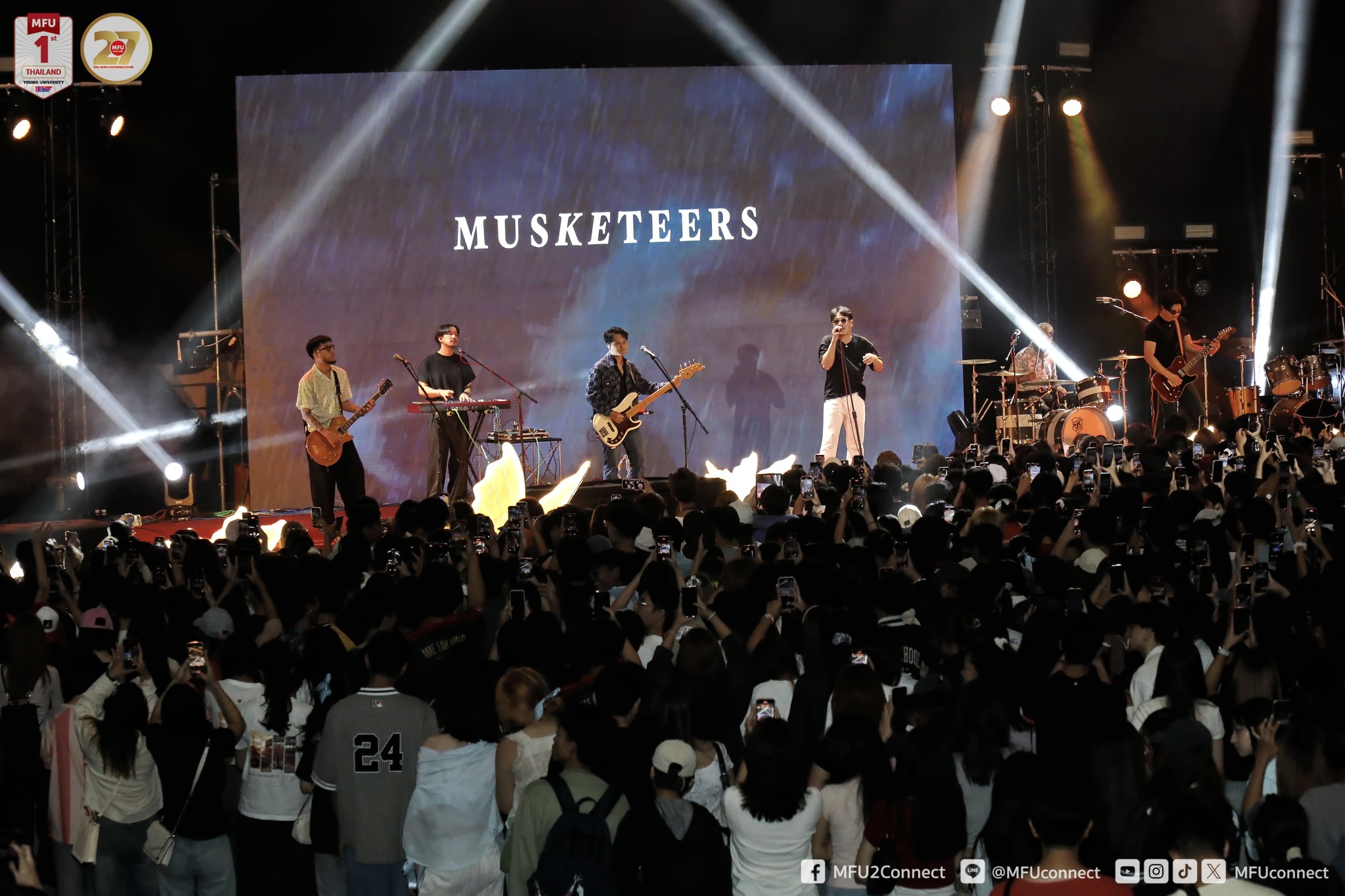 MFU Freshers Night 2025 ปลดปล่อยพลังงานวัยรุ่น ส่งท้ายกิจกรรมต้อนรับนักศึกษาใหม่ สนุกไปกับคอนเสิร์ตวง MFU Band และวง Musketeers เจ้าของเพลงดัง Dancing-อยากให้เธอลอง-แค่คุณ-ใจความสำคัญ