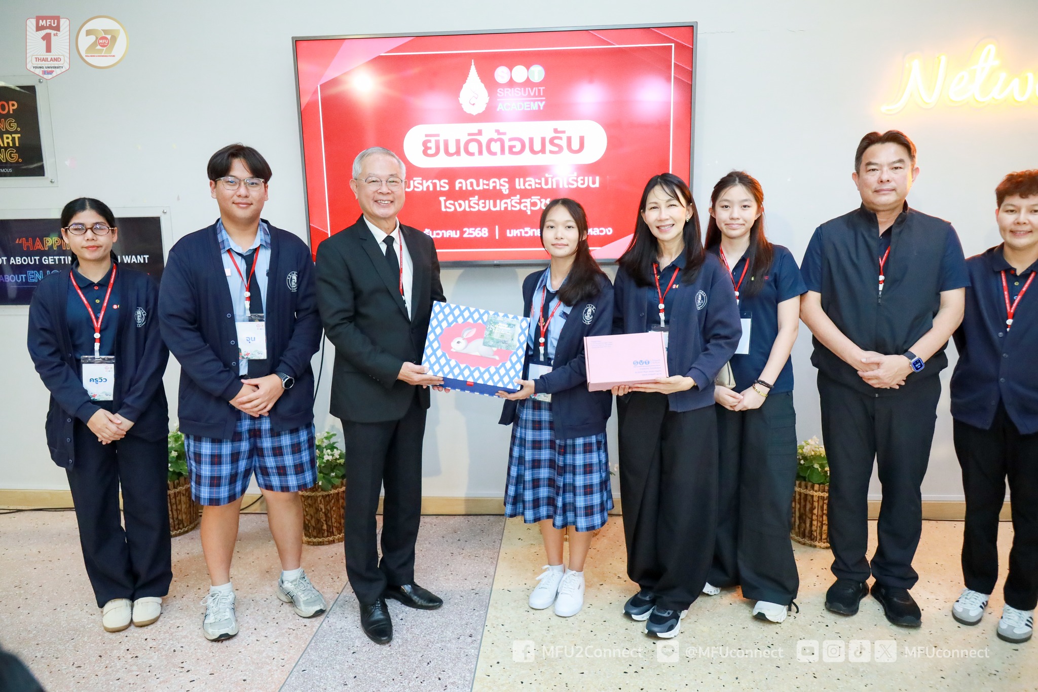 MFU News : MaFU_Welcomes_Srisuvit_School__8_.jpg