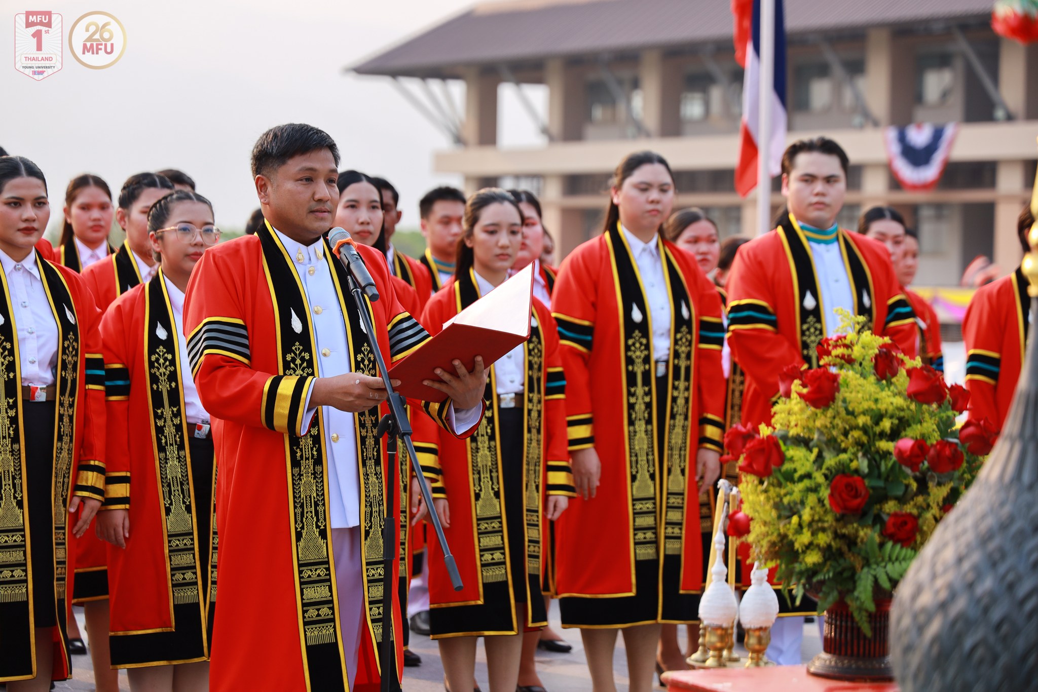 MFU News : Graduates_take_leave_Somdejya__5_.jpg
