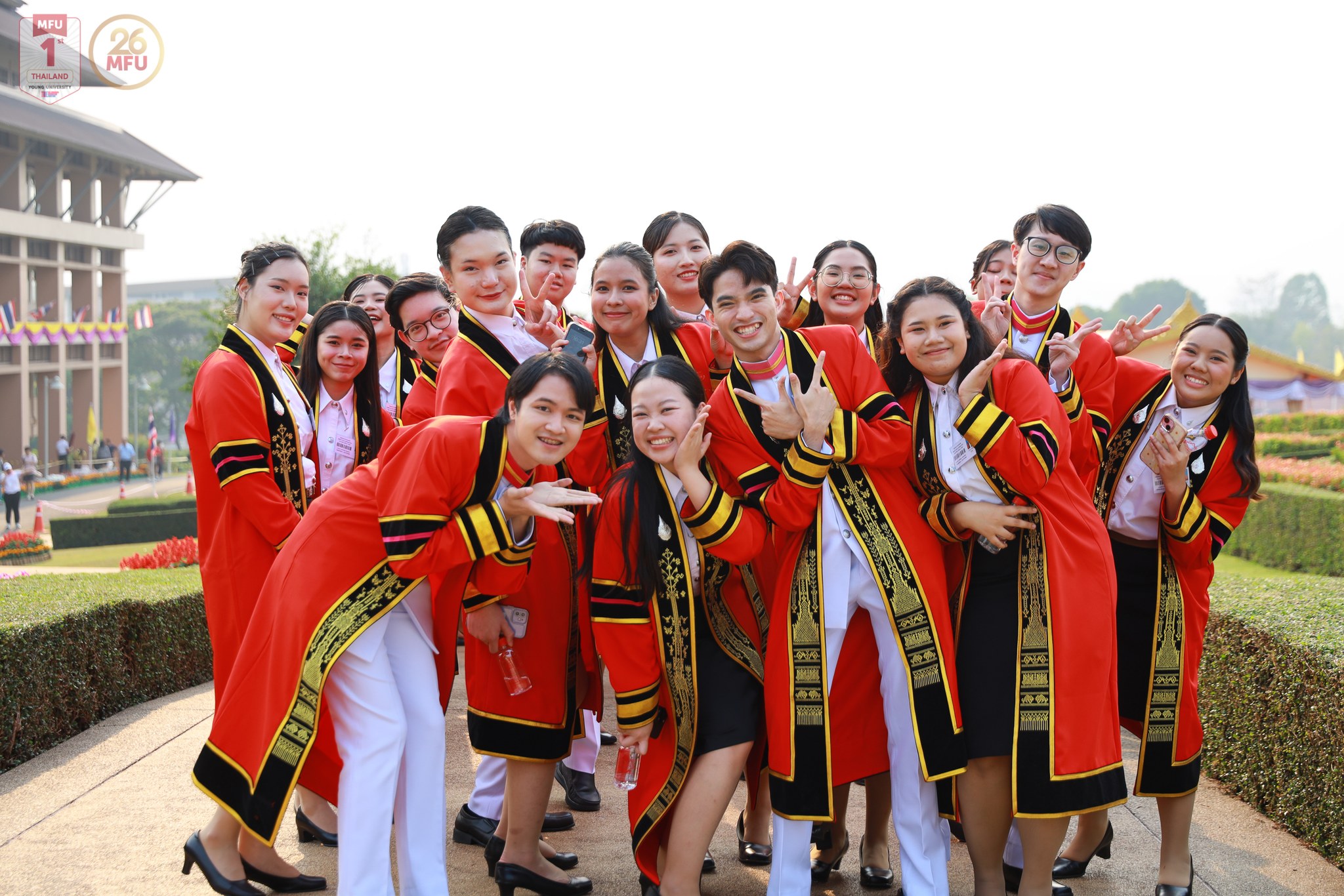 MFU News : Graduates_take_leave_Somdejya__7_.jpg